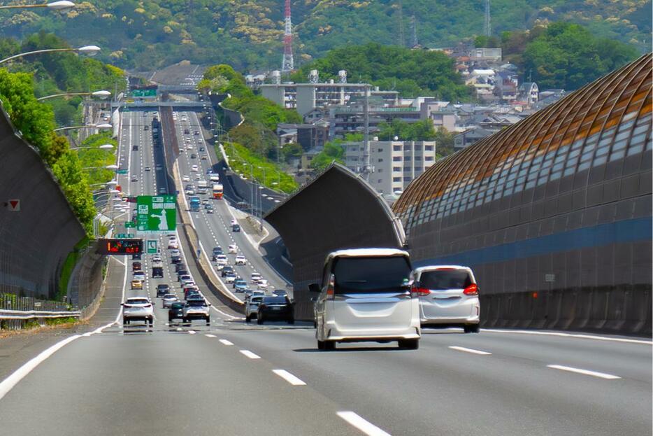 現場付近の名神高速のイメージ（画像：写真AC）。