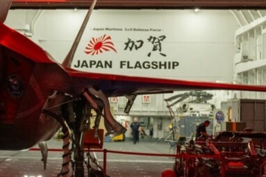 護衛艦「かが」の艦内格納庫に収容されたF-35B（画像：アメリカ海軍）。