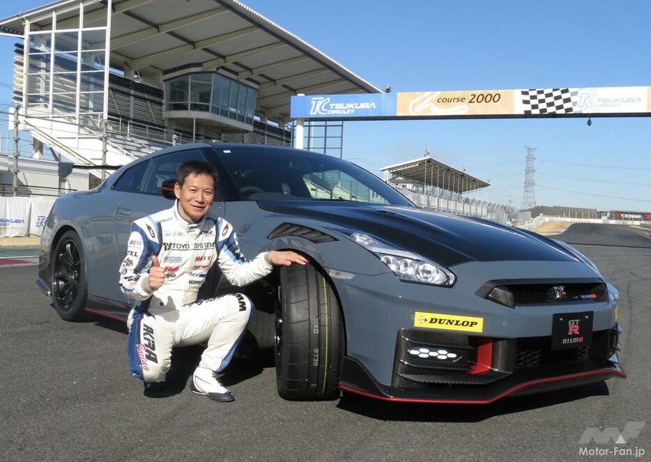 筑波サーキットでタイムアタックしたレーシングドライバーの飯田章さんと「スポーツマックスR58」を装着したGT-R NISMO（2024年モデル）