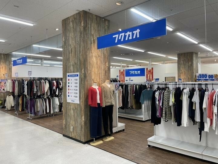 ユニクロ、ZARA、H&Mの古着専門店「フクカオ」がドン・キホーテ店内にオープンした。