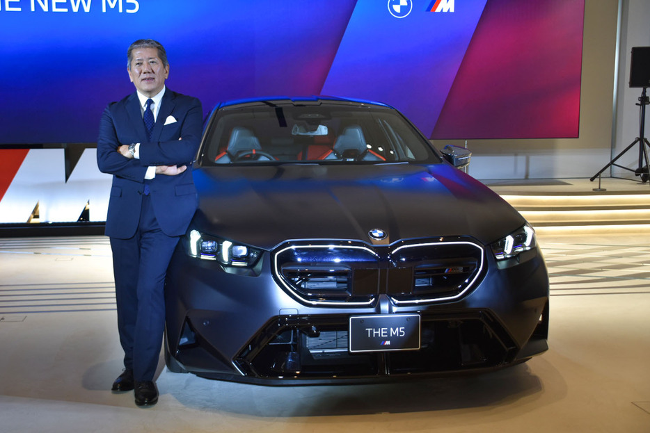 BMW M5とビー・エム・ダブリュー株式会社（BMWジャパン）の長谷川正敏社長