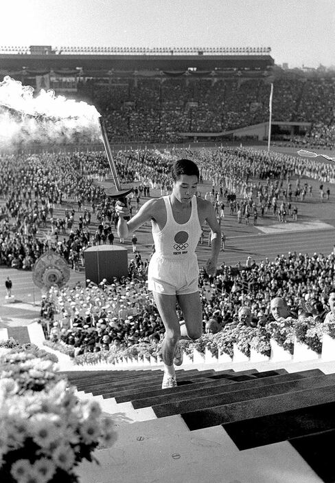 1964年の東京五輪開会式で最終聖火ランナーを務めた坂井義則さん