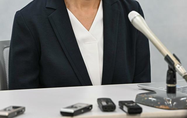 初公判を終えて会見する、被害者の女性検事=2024年10月25日午後3時47分、大阪市北区、伊藤進之介撮影