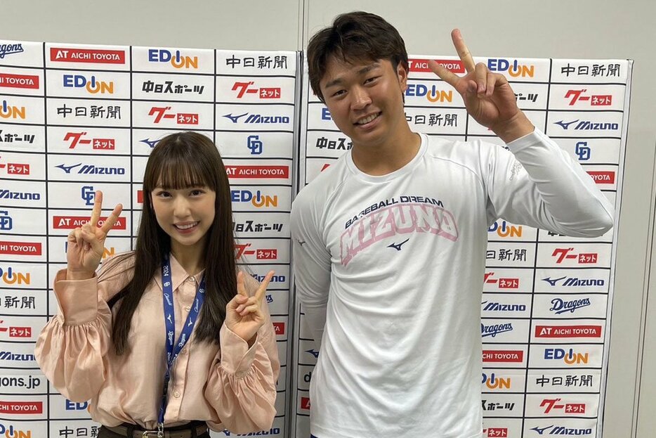 熊崎晴香（左）と高橋宏斗