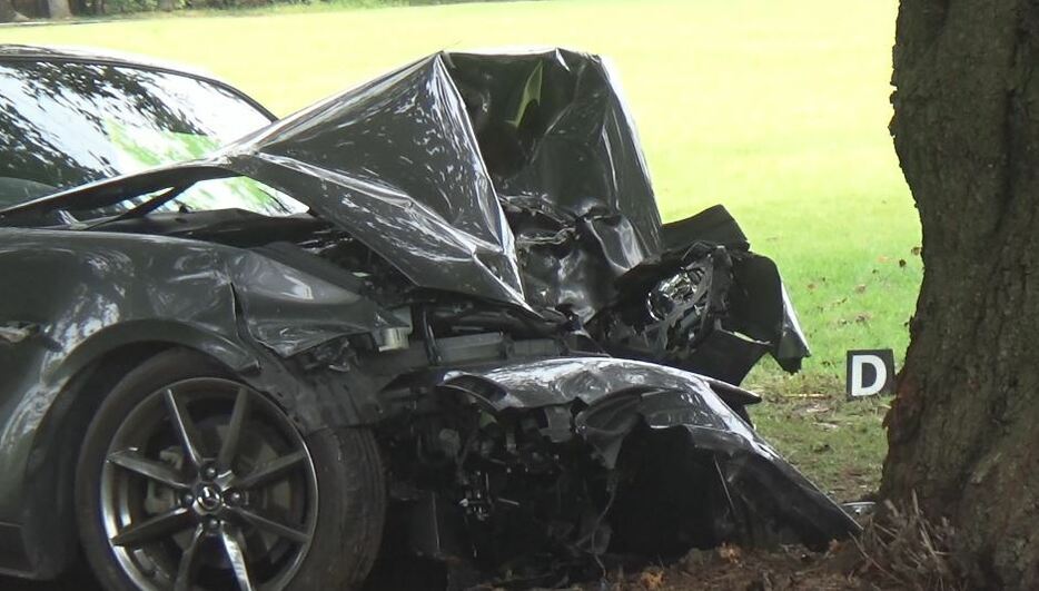 車の前方部分が大破