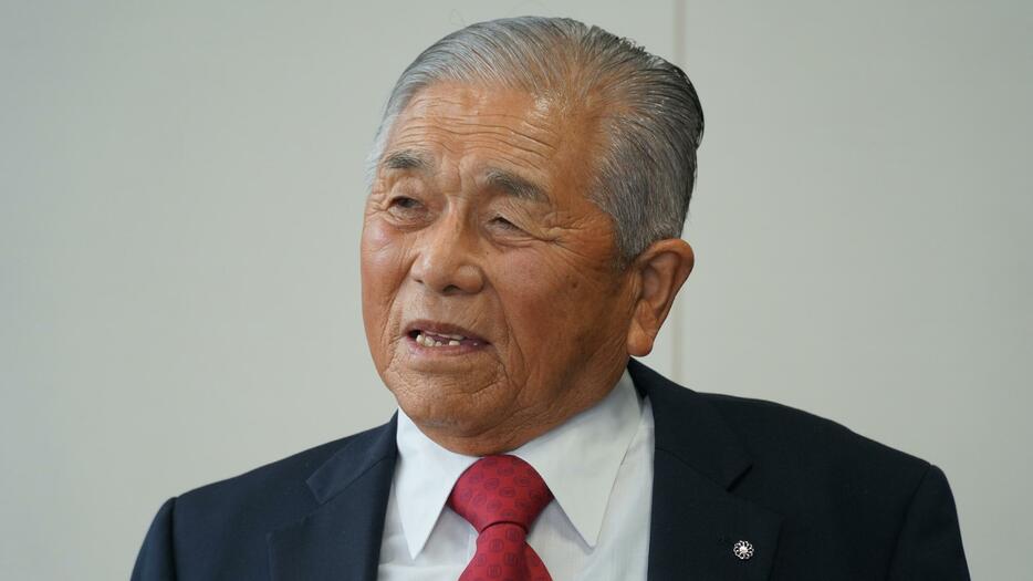 鈴木村長は村議会議員選挙に46歳で初挑戦した際に「まだ早い」と言われた