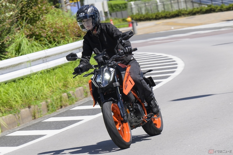 『KTM 390 DUKE』は、乗りやすさだけじゃなく、バイカーにも寄り添ってくれる