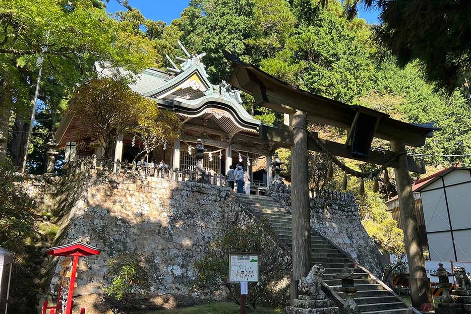 玉置神社本社。駐車場からは15～20分のハイキングになります