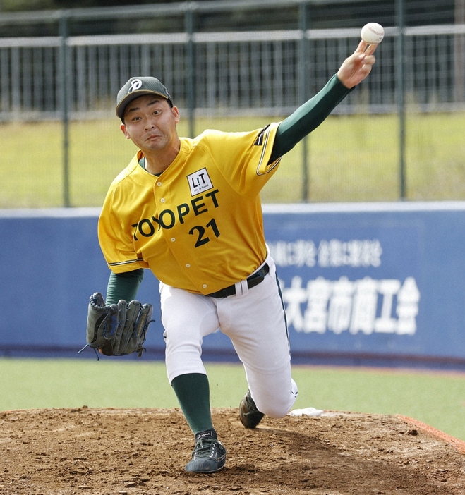 ブルペンで力投する茨城トヨペット・中島（撮影・五島　佑一郎）