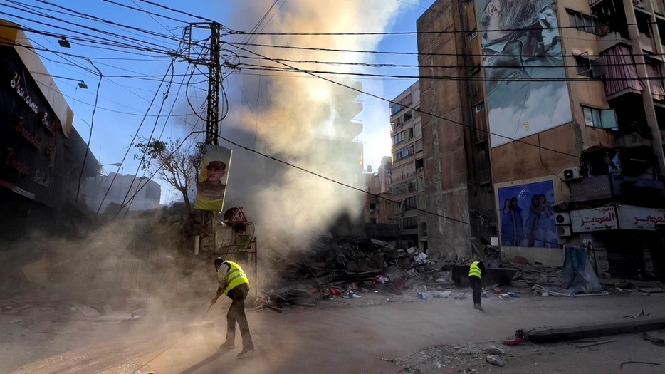 イスラエルの空爆で建物が破壊されたベイルート南郊のダヒエ地区