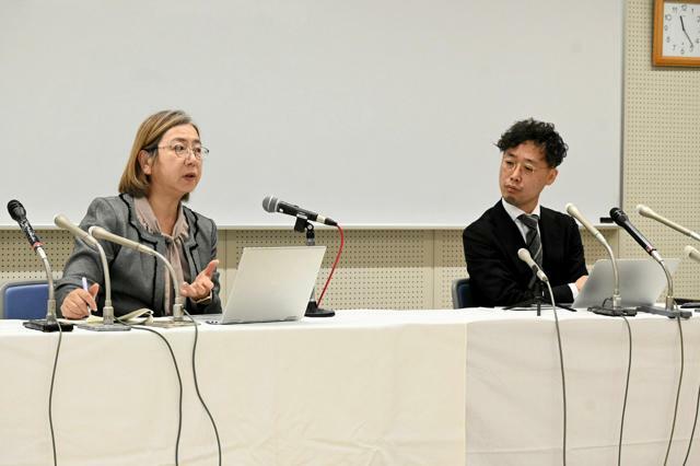 調査報告書について、第三者委で臨床心理士の佐藤由佳里利氏（左）と北翔大学・新川貴紀准教授（臨床心理学）が説明した=2024年10月25日午前11時33分、札幌市中央区、古畑航希撮影