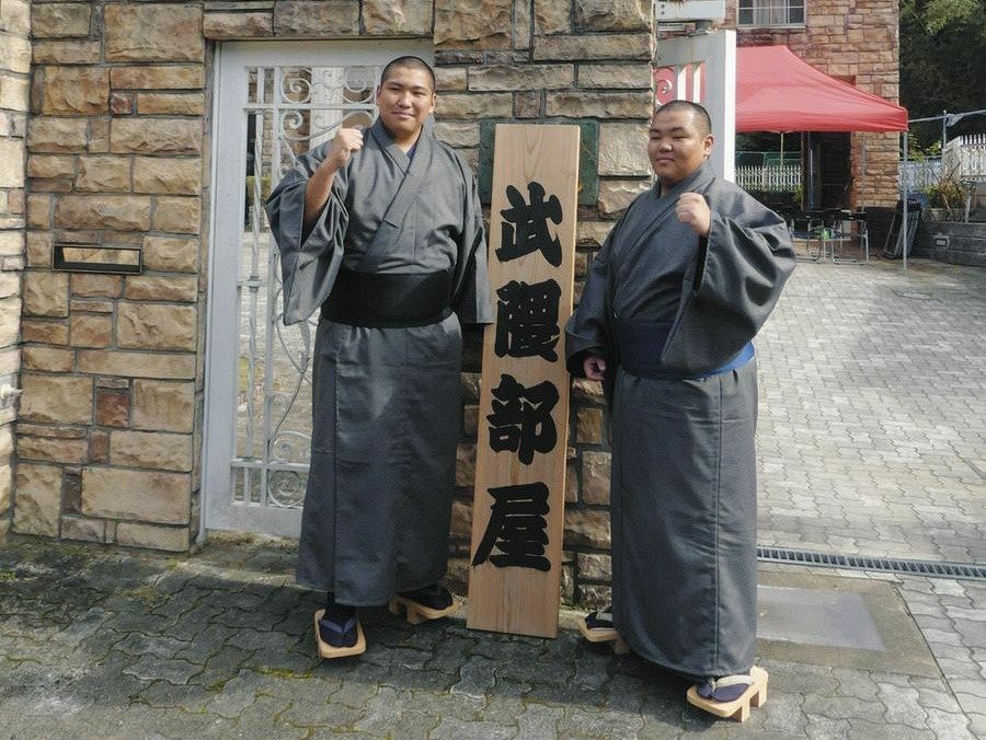 武隈部屋に入門した木村豪太（左）と宮崎虎之介