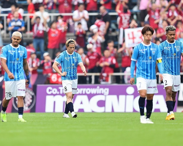 岡山にホームで敗れた横浜FC。J１昇格を決められなかった。写真：梅月智史（サッカーダイジェスト写真部）