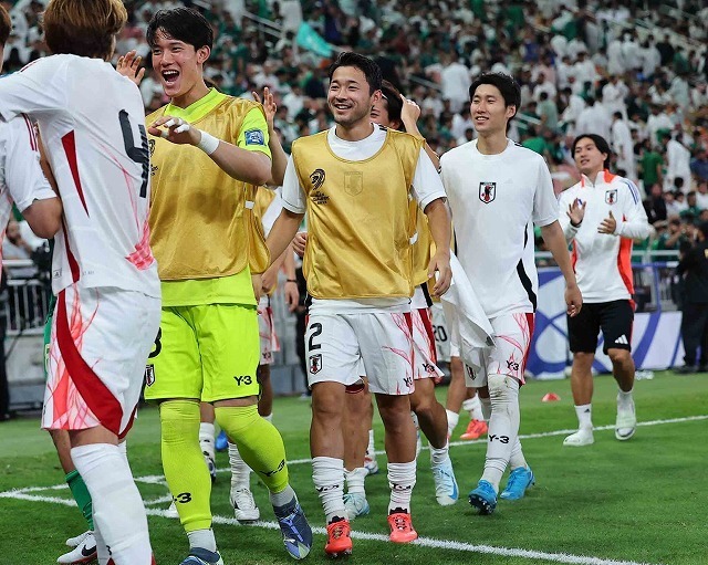 最終予選でまだ出番のない菅原（２番）らを今後、どう活かしていくかも注目だ。写真：梅月智史（サッカーダイジェスト写真部／現地特派）