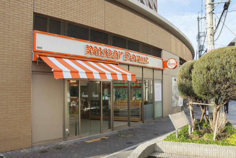 開店当時の雰囲気に改装されたミスタードーナツの１号店「箕面ショップ」＝２０２０年１月、大阪府箕面市