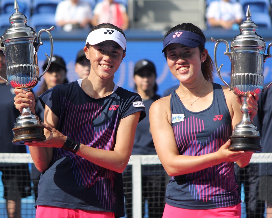 (左から)林恵里奈と森崎可南子[画像/tennis365.net]