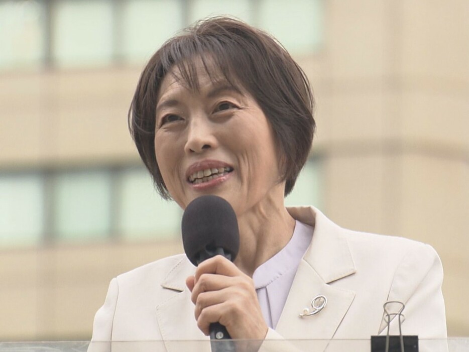 名古屋市中村区で応援演説する共産党の田村智子委員長 10月16日午後2時半過ぎ