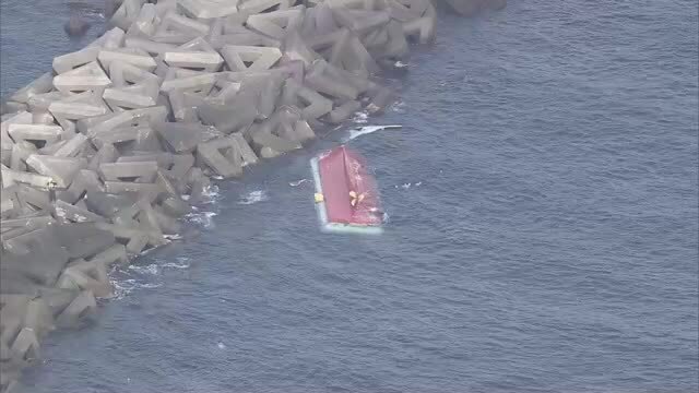 船が転覆した事故現場（24日撮影）