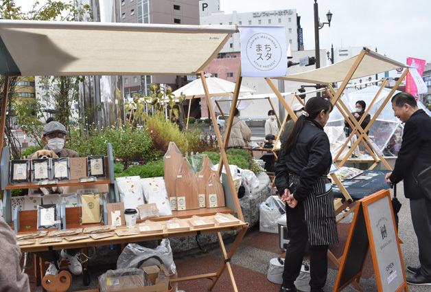 駅前広場ににぎわいを創出した「まちなか場づくり社会実験」