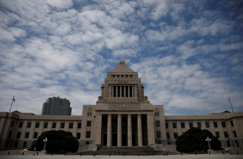 　政府・与党は、当初１１月７日に想定されていた衆院選後の特別国会の召集日を１１日以降に延期する公算が大きい。複数の政府関係者が明らかにした。写真は国会議事堂。２０２１年５月撮影（２０２４年　ロイター/Kim Kyung-Hoon）