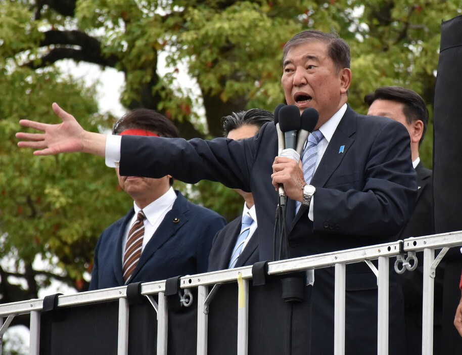 街頭演説を行う石破茂首相＝２２日午後、愛知県小牧市