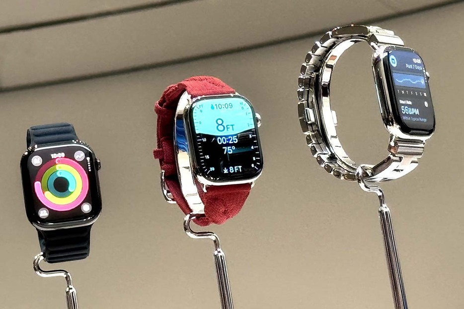 Apple Watchは、通知やフィットネスなどの機能に加えて“人々の健康や命を守る”という要素を強化し、幅広い層に支持されるようになった