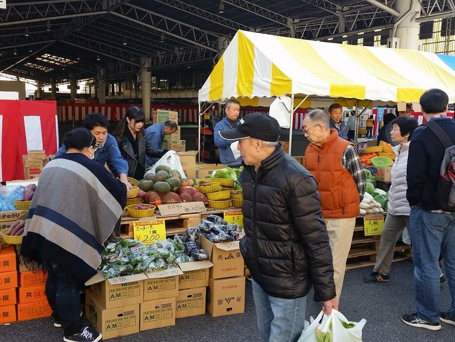 模擬店での青果の販売（前回の様子）