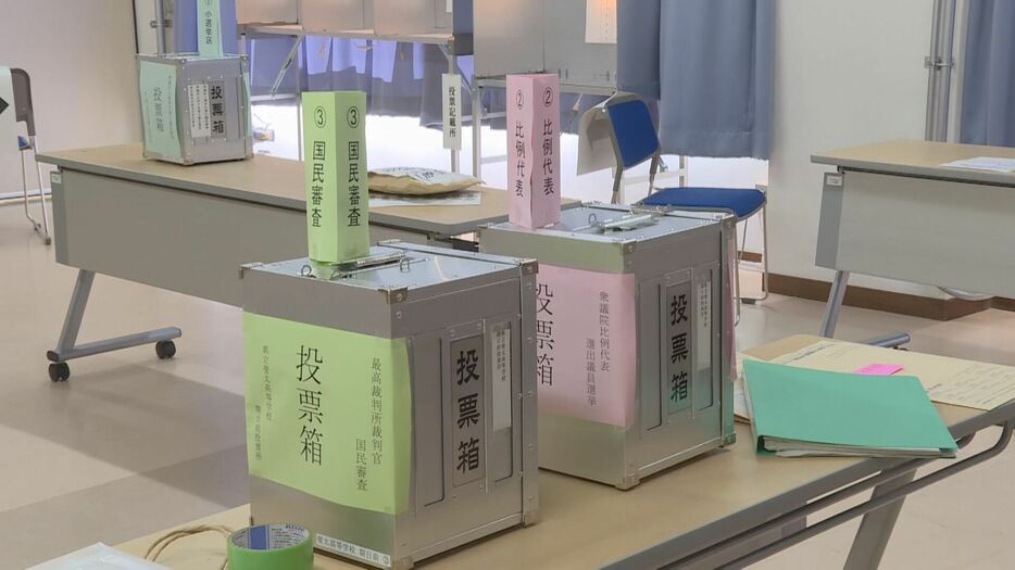 岐阜県高山市の斐太高校に設けられた衆議院選挙の期日前投票所