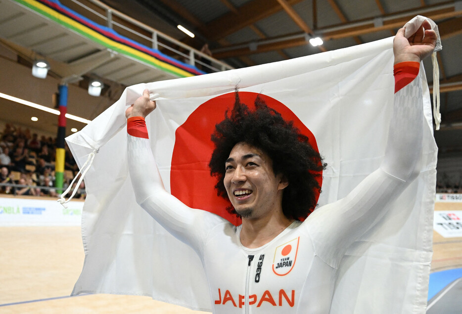 自転車トラック種目の世界選手権は１７日、コペンハーゲン郊外で行われ、男子はケイリンで山崎賢人（写真）、スクラッチで窪木一茂が優勝した。