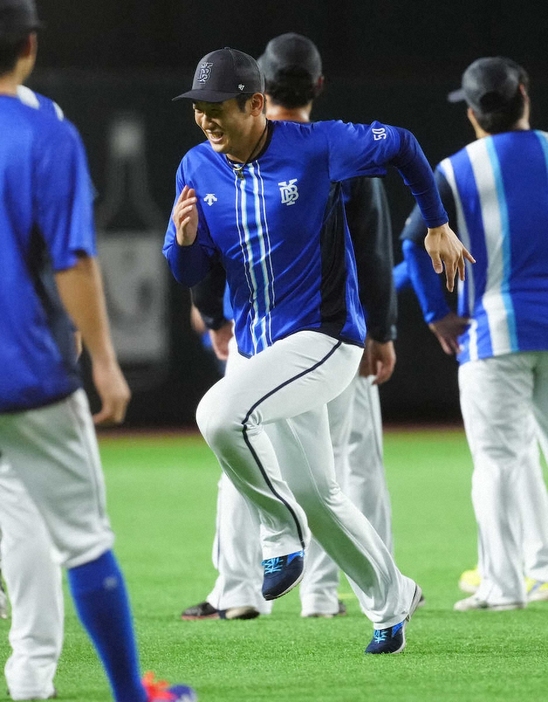 ＜ソ・D＞試合前にアップする山本祐大（撮影・島崎　忠彦）