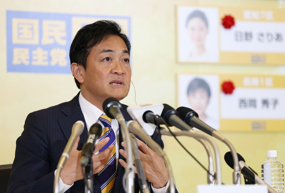 取材に応じる国民民主党の玉木雄一郎代表＝２７日午後、東京都新宿区