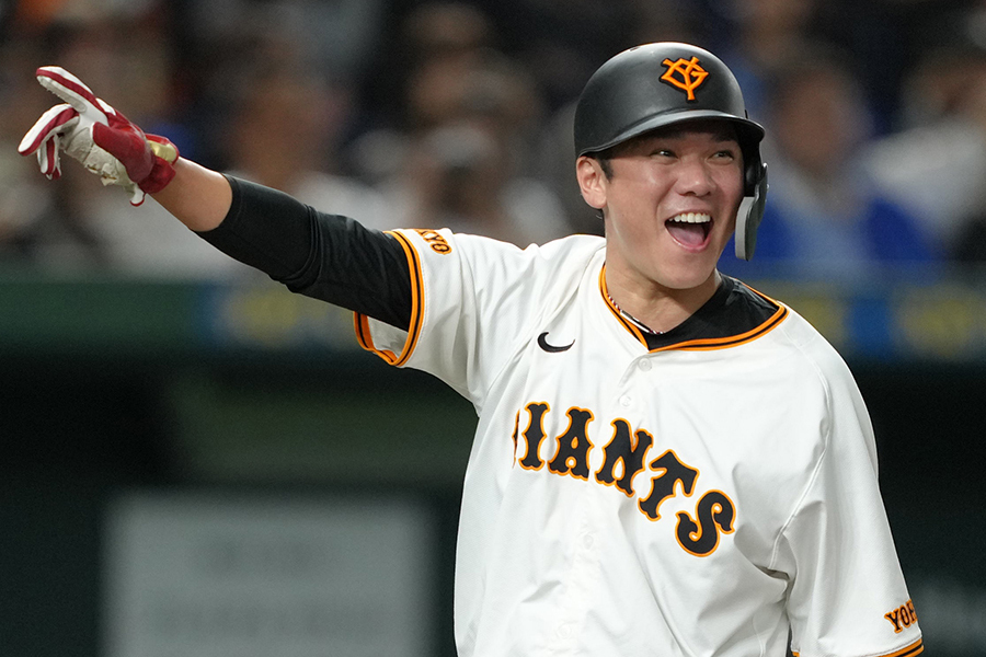 CSファイナルステージで気迫プレーを連発した巨人・坂本勇人【 写真：産経新聞社】