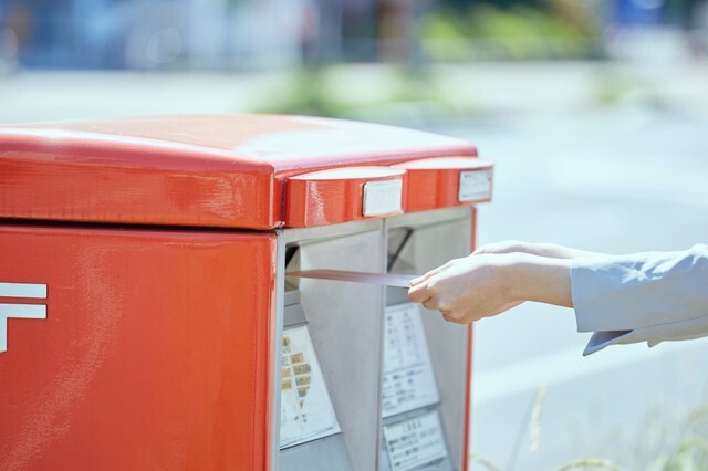 郵便料金の値上げは「仕方ない」約半数　※画像はイメージです（west_photo/stock.adobe.com）