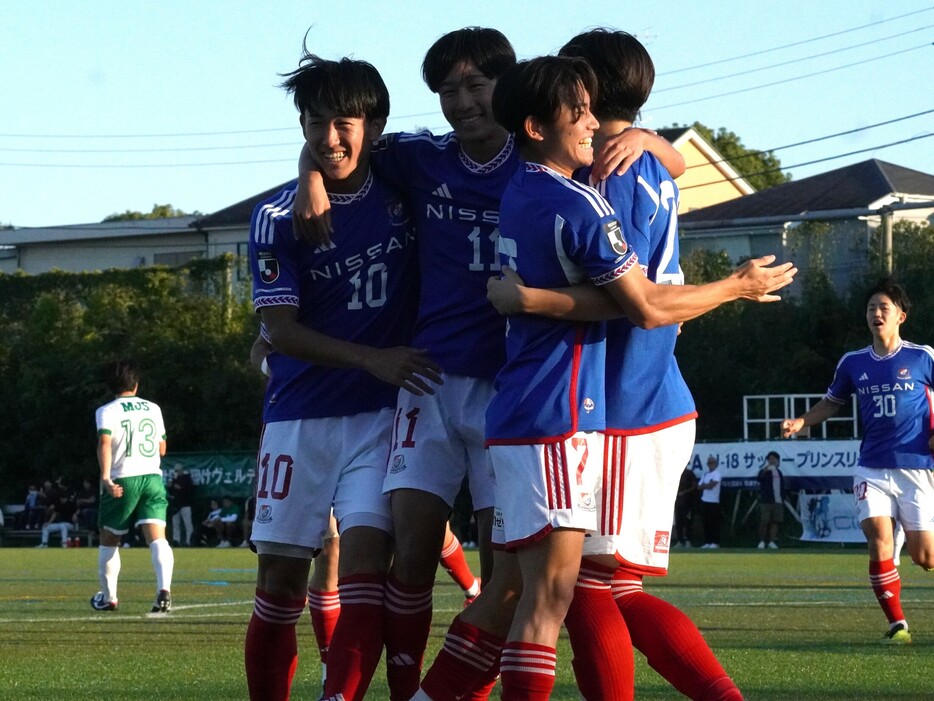 横浜F・マリノスユースは終盤に2点差を逞しく追い付いて勝点1を奪う!(Masashi TSUCHIYA)