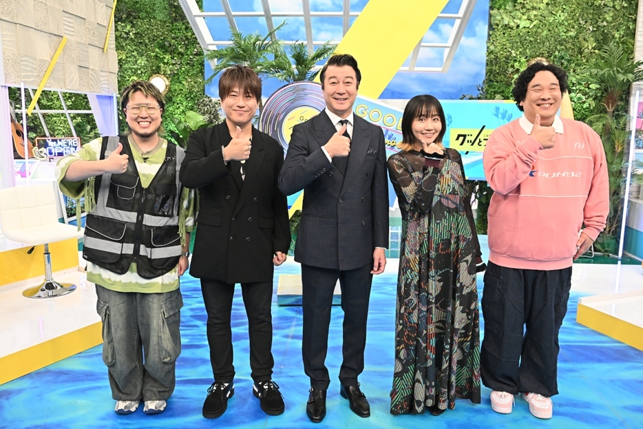 （左から）こっちのけんと、小渕健太郎、加藤浩次、矢井田瞳、岡崎体育