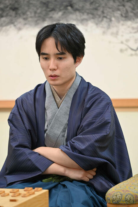 竜王戦7番勝負第2局2日目に臨んだ佐々木勇気八段（日本将棋連盟提供）