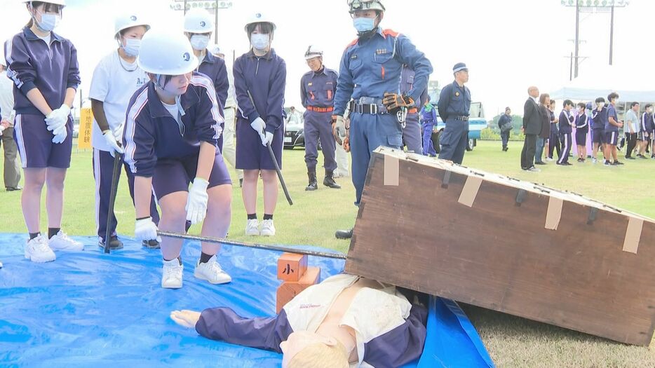 中学生らが参加した総合防災訓練 三重県熊野市