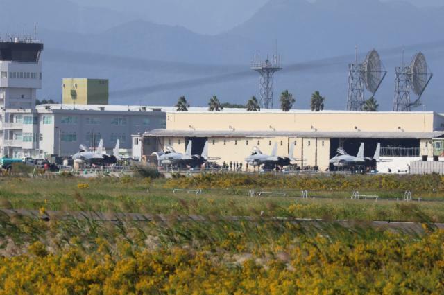 在日米軍再編に係る日米共同訓練が２１日から始まる航空自衛隊新田原基地＝２０日午後、新富町