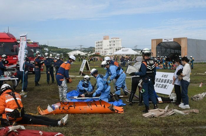 去年の県総合防災訓練の様子＝2023年11月27日、与那原町東浜