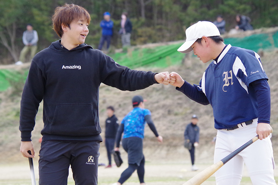 小・中学生への指導に力を入れている廣畑氏【写真：喜岡桜】