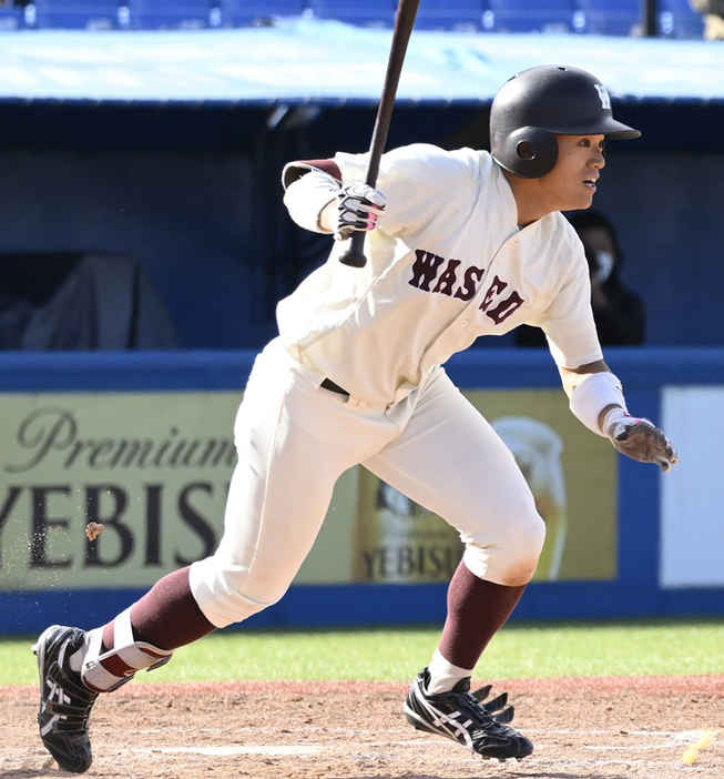 八番・石郷岡は4回裏に右翼線へ適時二塁打。貴重な2点目を挙げた[写真=矢野寿明]