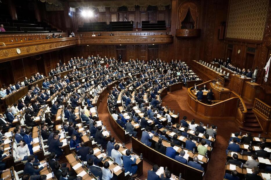 開かれた衆院本会議＝4日午後