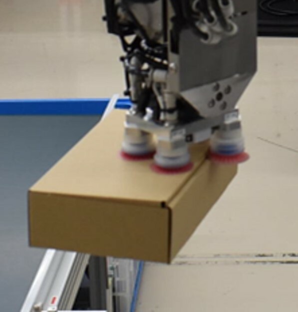 4つの吸着パッドを持つロボットハンド