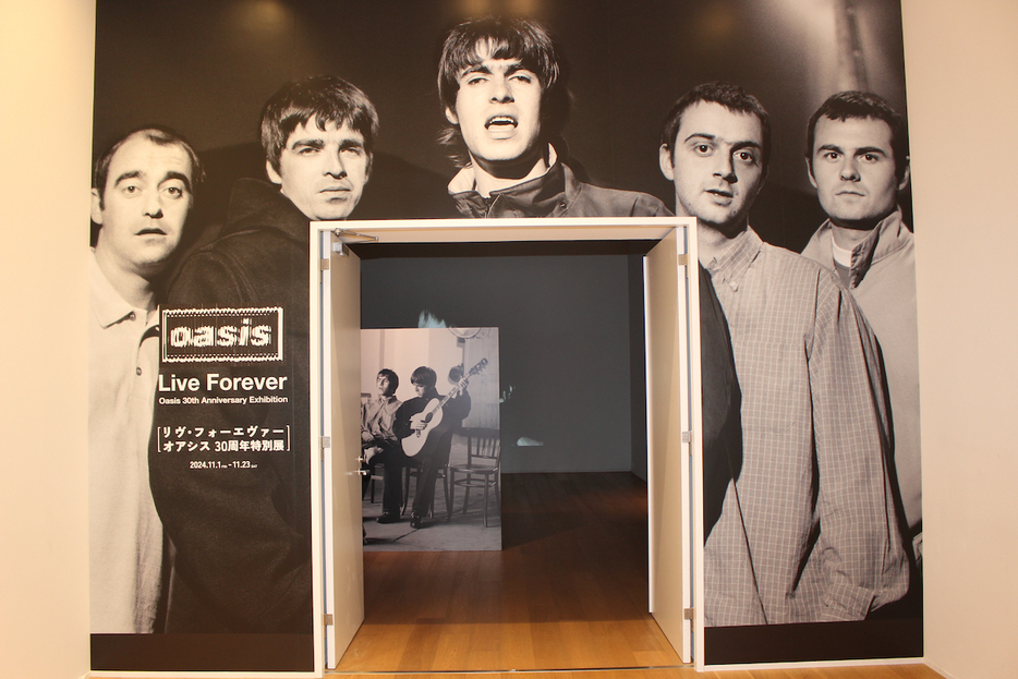 『リヴ・フォーエヴァー：Oasis 30周年特別展』（撮影＝渡辺彰浩）