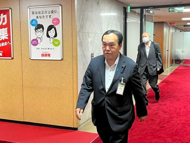 自民党の森山裕幹事長と面会した広島県連の中本隆志会長代理=2024年10月3日午後2時10分、東京都千代田区の党本部、山中由睦撮影