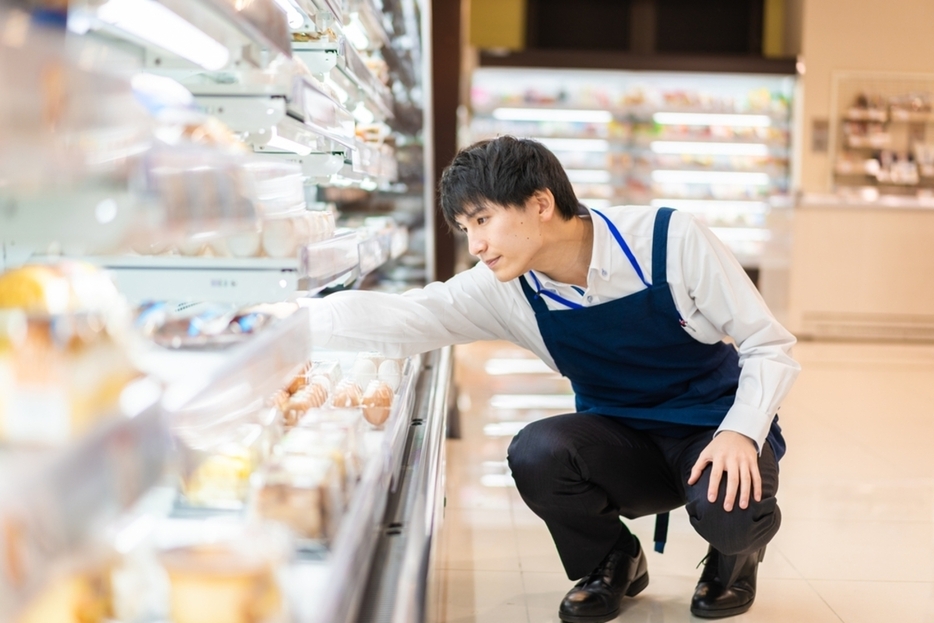 大学1年生です。親に仕送りで負担をかけないためにバイトを掛け持ちしています。扶養は外れたくないのですが、年間いくらの収入まで大丈夫ですか？