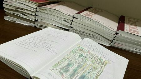 手帳類収集家に寄贈された28冊の日記（筆者撮影）