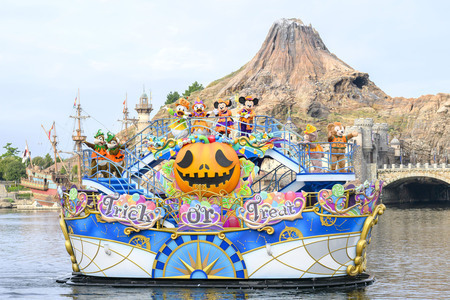 メディテレーニアンハーバーで行われる「ディズニー・ハロウィーン・グリーティング」© Disney