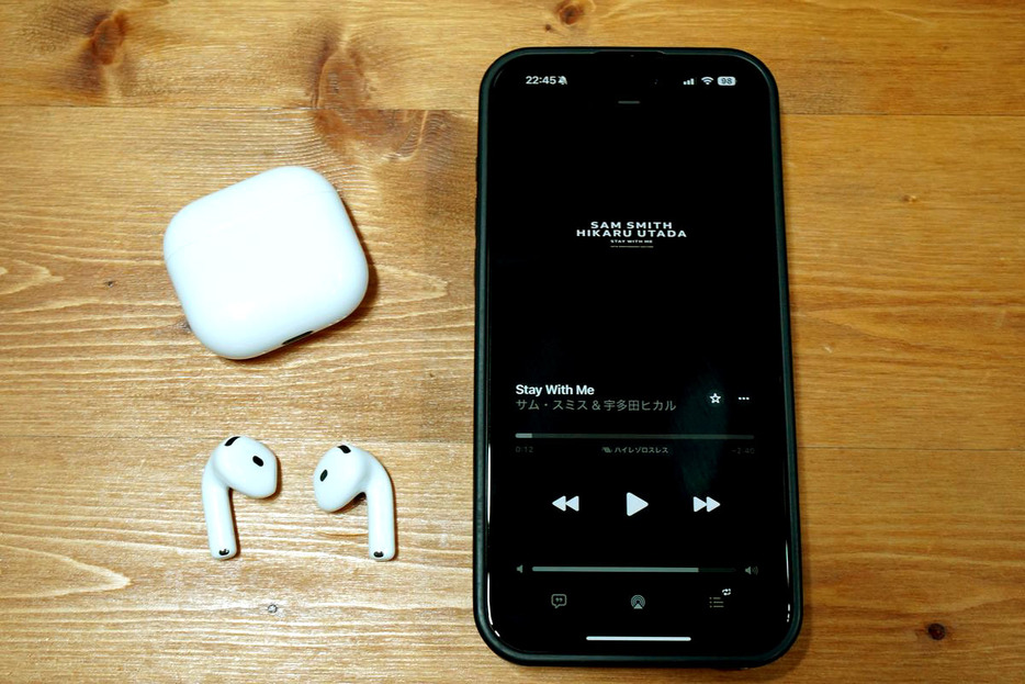 Apple Musicでサム・スミス＆宇多田ヒカルの新譜である『Stay With Me』を聴いてみると、「AirPods 4 ANC」の音質の凄みがよく分かります