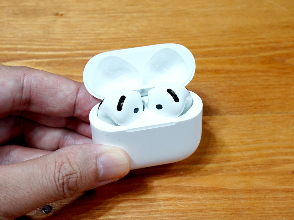 ▲「AirPods 4　アクティブノイズキャンセリング搭載モデル」